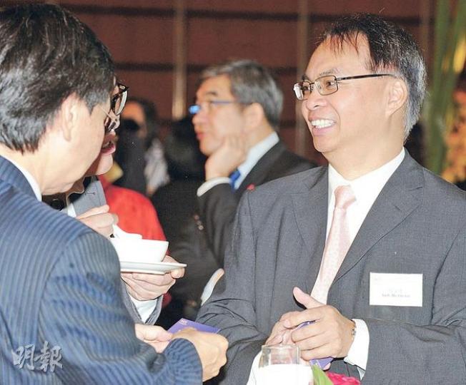 前新聞專員何安達(右)家做番政治公關工作,佢話自己都要「過冷河」,避免利益衝突。(劉焌陶攝) 前新聞專員何安達(右)家做番政治公關工作,佢話自己都要「過冷河」,避免利益衝突。(劉焌陶攝)
