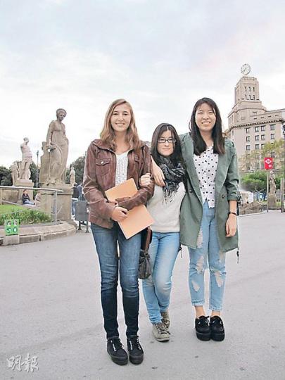 (左起)Clara、Susanna及Olga分別是加泰隆尼亞裔、西班牙裔及華裔,3人同在今年踏進大學,已開始為將來感憂慮。(岑梽豪攝) (左起)Clara、Susanna及Olga分別是加泰隆尼亞裔、西班牙裔及華裔,3人同在今年踏進大學,已開始為將來感憂慮。(岑梽豪攝)