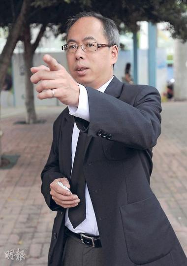 港九小輪控股總經理伍兆緣(圖)表示,海泰號船長情緒仍波動,需服精神科藥物,而船長已與公司所聘律師會面。(余俊亮攝) 港九小輪控股總經理伍兆緣(圖)表示,海泰號船長情緒仍波動,需服精神科藥物,而船長已與公司所聘律師會面。(余俊亮攝)