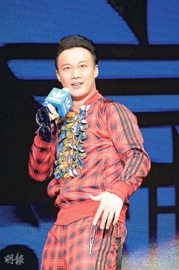 Eason指家裏的錢使極都仲有,力撐太太徐濠縈被指亂花費。(攝影﹕孫華中、梁迺楠)昨日8歲生日的康堤,獲到來接放學的媽咪徐濠縈吻賀。(攝影﹕孫華中、梁迺楠)彭羚昨日接女兒放學,碰到徐濠縈有傾有講。(攝影﹕孫華中、梁迺楠) Eason指家裏的錢使極都仲有,力撐太太徐濠縈被指亂花費。(攝影﹕孫華中、梁迺楠)昨日8歲生日的康堤,獲到來接放學的媽咪徐濠縈吻賀。(攝影﹕孫華中、梁迺楠)彭羚昨日接女兒放學,碰到徐濠縈有傾有講。(攝影﹕孫華中、梁迺楠)