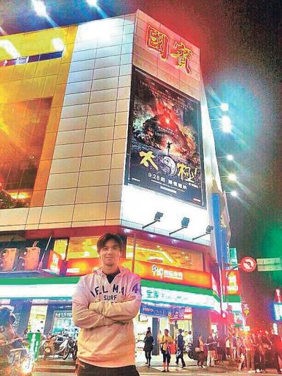 馮德倫的新片在內地票房報捷,舒淇不避嫌在微博以拍手掌公仔回應。(微博圖片) 馮德倫的新片在內地票房報捷,舒淇不避嫌在微博以拍手掌公仔回應。(微博圖片)
