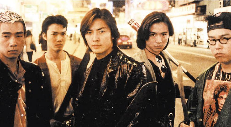 當年由陳小春(左起)、謝天華、鄭伊健、朱永棠及林曉峰演出的《古惑仔》系列大受歡迎,其中伊健飾演的陳浩南型英帥,令女粉絲瘋狂。(攝影﹕娛樂組)王晶(小圖)開拍《古惑仔2012》起用大隻仔羅仲謙演陳浩南,結果卻惹來負面反應。(攝影﹕娛樂組)黎耀祥與鄧萃雯這對《巾幗》好拍檔深入民心,胡杏兒要接雯女棒演出,難怪她也嗌好緊張。(攝影﹕娛樂組) 當年由陳小春(左起)、謝天華、鄭伊健、朱永棠及林曉峰演出的《古惑仔》系列大受歡迎,其中伊健飾演的陳浩南型英帥,令女粉絲瘋狂。(攝影﹕娛樂組)王晶(小圖)開拍《古惑仔2012》起用大隻仔羅仲謙演陳浩南,結果卻惹來負面反應。(攝影﹕娛樂組)黎耀祥與鄧萃雯這對《巾幗》好拍檔深入民心,胡杏兒要接雯女棒演出,難怪她也嗌好緊張。(攝影﹕娛樂組)