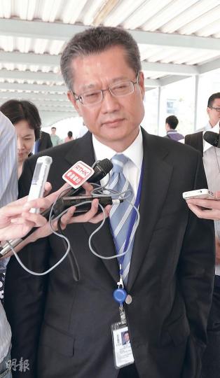 發展局長陳茂波回應酒後駕駛,表示有需要向警方錄口供,警方稍後將約見他。(葉家豪攝) 發展局長陳茂波回應酒後駕駛,表示有需要向警方錄口供,警方稍後將約見他。(葉家豪攝)