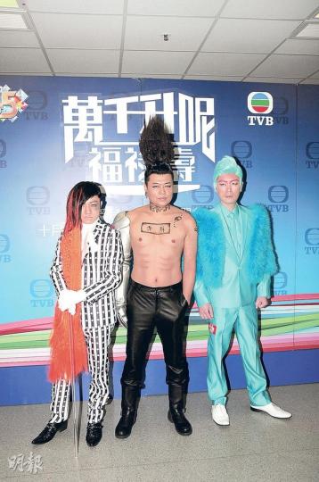 王祖藍(左起)、阮兆祥及李思捷昨以韓國人氣組合BIGBANG造型示人,當中以赤裸上半身騷肌的祥仔最搶鏡。(攝影/記者:梁榮達) 王祖藍(左起)、阮兆祥及李思捷昨以韓國人氣組合BIGBANG造型示人,當中以赤裸上半身騷肌的祥仔最搶鏡。(攝影/記者:梁榮達)