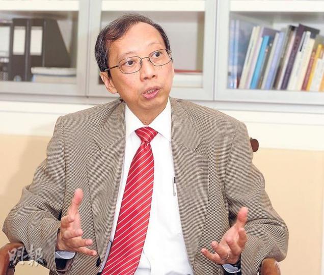 嶺大社區學院、持續進修學院早前被揭發在沒有足夠課室的情况下,超額收生近倍,被迫削減學生本學期一成課時,以騰出足夠課室容納學生。嶺大校長陳玉樹承認兩間學院「管理上有問題」,就此向受影響學生致歉,承諾若查明後發現有人失職,不排除採取包括解僱在內的「任何行動」。(葉思雅攝) 嶺大社區學院、持續進修學院早前被揭發在沒有足夠課室的情况下,超額收生近倍,被迫削減學生本學期一成課時,以騰出足夠課室容納學生。嶺大校長陳玉樹承認兩間學院「管理上有問題」,就此向受影響學生致歉,承諾若查明後發現有人失職,不排除採取包括解僱在內的「任何行動」。(葉思雅攝)