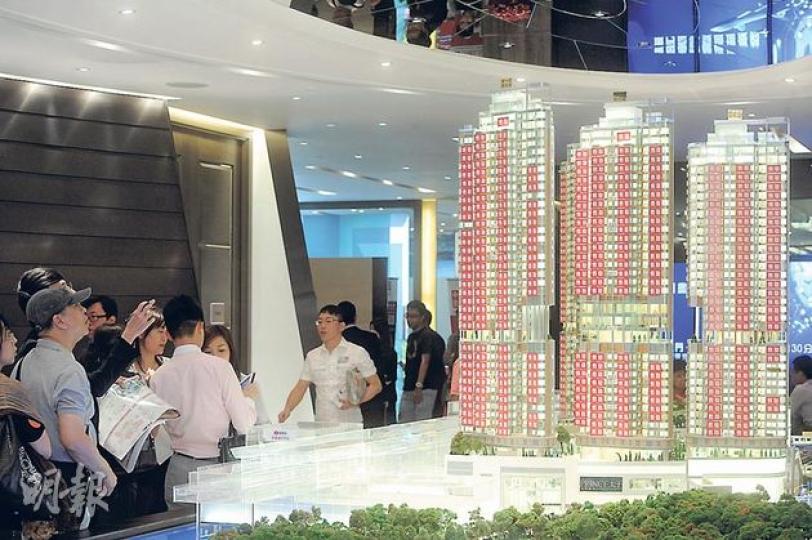 新盤銷情暢旺,5個新盤於不足1個月內共售出逾1536伙,套現逾122.2億元,其中又以新地屯門瓏門最為矚目,已售出九成單位。 (尹錦恩攝) 新盤銷情暢旺,5個新盤於不足1個月內共售出逾1536伙,套現逾122.2億元,其中又以新地屯門瓏門最為矚目,已售出九成單位。 (尹錦恩攝)