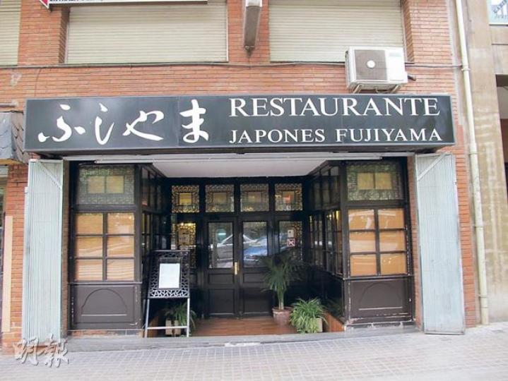 陳先生96年毅然將餐廳轉型為日式,兩年後在機緣巧合下,西班牙提倡健康飲食,令他的餐廳生意額急升,大大改善生活水平。(岑梽豪攝) 陳先生96年毅然將餐廳轉型為日式,兩年後在機緣巧合下,西班牙提倡健康飲食,令他的餐廳生意額急升,大大改善生活水平。(岑梽豪攝)