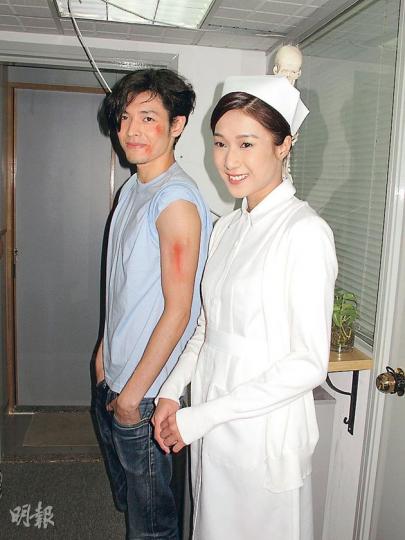 鍾嘉欣扮護士拍MV,更首次與日籍男模合作。(攝影/記者:楊安莉) 鍾嘉欣扮護士拍MV,更首次與日籍男模合作。(攝影/記者:楊安莉)