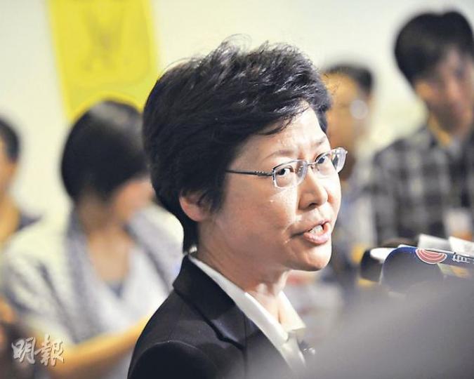政務司長林鄭月娥昨日提出3項承諾,爭取議員支持長者生活津貼。(葉家豪攝) 政務司長林鄭月娥昨日提出3項承諾,爭取議員支持長者生活津貼。(葉家豪攝)