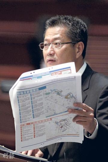 立法會會議昨就新界東北發展提出質詢，發展局長陳茂波表示可研究將休憩用地改為農地，增加土地讓區內受影響農民復耕。（郭慶輝攝）
