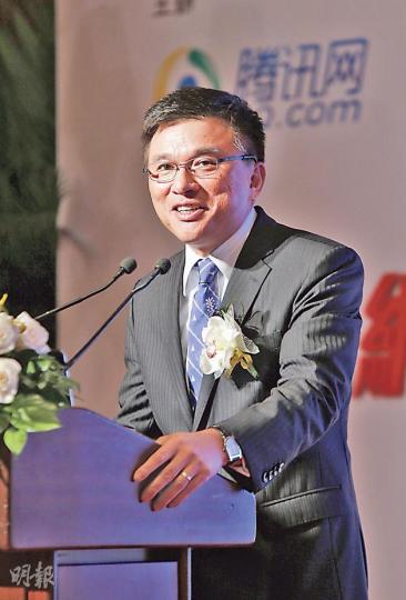 財經事務及庫務局長陳家強出席「港股100強」活動,話「炒樓」有泡沫風險,影響民生,相反若能有充足資料作出分析,投資股市就值得鼓勵。(李澤彤攝) 財經事務及庫務局長陳家強出席「港股100強」活動,話「炒樓」有泡沫風險,影響民生,相反若能有充足資料作出分析,投資股市就值得鼓勵。(李澤彤攝)