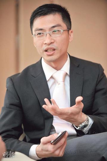 阿里巴巴香港區銷售總經理吳浩瑋表示,去年以來阿里巴巴的電子客戶增加了三成,而在傳統外貿形勢不景氣之下,出口商利用電子貿易平台可以較低成本尋找更多新客戶。(葉家豪攝) 阿里巴巴香港區銷售總經理吳浩瑋表示,去年以來阿里巴巴的電子客戶增加了三成,而在傳統外貿形勢不景氣之下,出口商利用電子貿易平台可以較低成本尋找更多新客戶。(葉家豪攝)