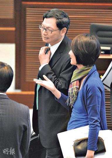 陳德霖（左）認為，目前市面上有超過400種強積金的基金，打工仔選擇不算少。（余俊亮攝）