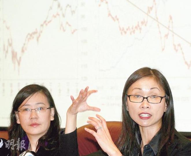 花旗亞太區經濟與市場分析部主管蔡真真(右)認為,中國政府對通脹、樓市風險仍然相當謹慎,明年增長目標料將設在7%,比今年下降0.5個百分點。左為亞太分析部副總裁雷智顏。(李紹昌攝) 花旗亞太區經濟與市場分析部主管蔡真真(右)認為,中國政府對通脹、樓市風險仍然相當謹慎,明年增長目標料將設在7%,比今年下降0.5個百分點。左為亞太分析部副總裁雷智顏。(李紹昌攝)