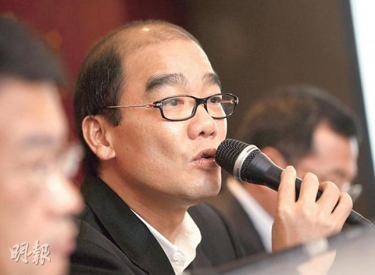 銀基主席梁國興昨表示對公司上半年業績「很不滿意」,但稱下半年的白酒市場會轉好,對公司發展有信心。(李澤彤攝) 銀基主席梁國興昨表示對公司上半年業績「很不滿意」,但稱下半年的白酒市場會轉好,對公司發展有信心。(李澤彤攝)