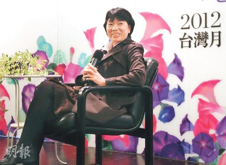台灣文化部長龍應台訪港,昨與傳媒茶敘,她說內地可參考台灣官員將資產攤開的做法。對於其他政治敏感議題,她則避而不談。(何曉勤攝) 台灣文化部長龍應台訪港,昨與傳媒茶敘,她說內地可參考台灣官員將資產攤開的做法。對於其他政治敏感議題,她則避而不談。(何曉勤攝)