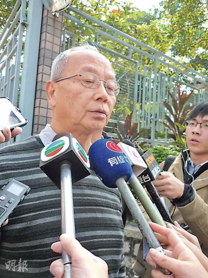 被告侯國祥認為今次罰款的刑罰頗重,正考慮是否上訴。(何海棠攝)兩名被告所擁有的上水金錢村一幢村屋,至今仍未清拆所僭建的第四層(箭嘴示)。(何海棠攝) 被告侯國祥認為今次罰款的刑罰頗重,正考慮是否上訴。(何海棠攝)兩名被告所擁有的上水金錢村一幢村屋,至今仍未清拆所僭建的第四層(箭嘴示)。(何海棠攝)