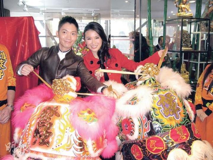 李丞責（左）與劉倩婷（右）明年2月2日結婚，昨日進行傳統過大禮儀式。（攝影/記者：鍾一虹）