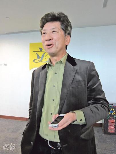 首日做新老爺嘅湯家驊心情大好,仲話覺得自己好老喎。(林凱旻攝) 首日做新老爺嘅湯家驊心情大好,仲話覺得自己好老喎。(林凱旻攝)