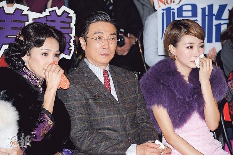 韓馬利（左起）、劉松仁、馬賽睇《名媛望族》大結局眼濕濕。（攝影/記者：陳釗）楊怡落力表演京劇之餘，更不忘向觀眾拉票：「我係9號呀！記得投票！」（攝影/記者：陳釗）沈卓盈沒有致電慰問徐淑敏。（攝影/記者：陳釗）馬國明感激劉松仁投他一票。（攝影/記者：陳釗）