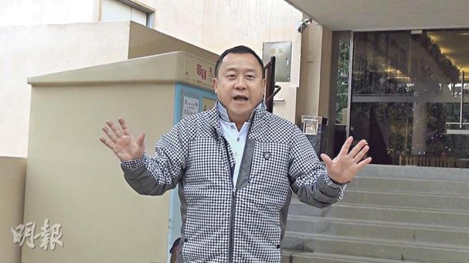 曾志偉雖然被拘捕保釋,仍在人前保持態度輕鬆,讓記者拍照交差。(攝影﹕黃梓烜、劉永銳) 曾志偉雖然被拘捕保釋,仍在人前保持態度輕鬆,讓記者拍照交差。(攝影﹕黃梓烜、劉永銳)