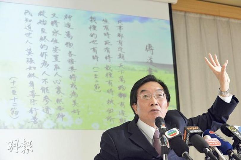 恒管校長崔康常原於2015年約滿,昨突宣布明年起改任無薪的「榮譽校長」半年,不再擔任恒管和恒商校長職務。他昨會見傳媒時,引用《聖經》金句「生有時,死有時,栽種有時,拔出所栽種的也有時」,形容自己是時候離開恒管。(鄧宗弘攝) 恒管校長崔康常原於2015年約滿,昨突宣布明年起改任無薪的「榮譽校長」半年,不再擔任恒管和恒商校長職務。他昨會見傳媒時,引用《聖經》金句「生有時,死有時,栽種有時,拔出所栽種的也有時」,形容自己是時候離開恒管。(鄧宗弘攝)