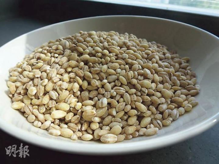 薏米(鄺易行攝)熟薏米(鄺易行攝)薏米肉醬(鄺易行攝)藜麥(鄺易行攝)薏米肉餅(鄺易行攝) 薏米(鄺易行攝)熟薏米(鄺易行攝)薏米肉醬(鄺易行攝)藜麥(鄺易行攝)薏米肉餅(鄺易行攝)