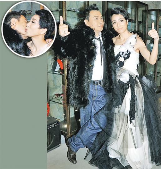 劉以達與太太為慶祝結婚15周年,前晚補拍婚紗照兼惜惜曬恩愛。(攝影:鍾偉茵) 劉以達與太太為慶祝結婚15周年,前晚補拍婚紗照兼惜惜曬恩愛。(攝影:鍾偉茵)
