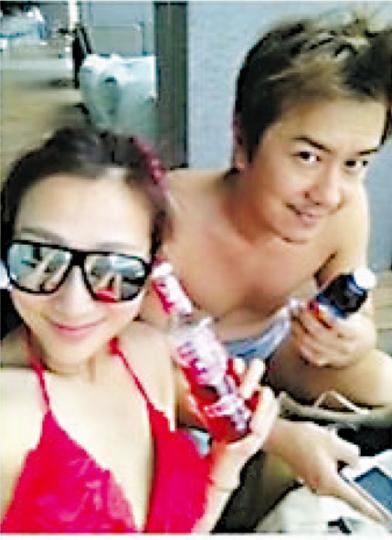 陳浩民做廿四孝老公陪太太享受陽光與海灘。(微博圖片)太太大曬身材,陳浩民也不執輸騷肌肉。(微博圖片) 陳浩民做廿四孝老公陪太太享受陽光與海灘。(微博圖片)太太大曬身材,陳浩民也不執輸騷肌肉。(微博圖片)