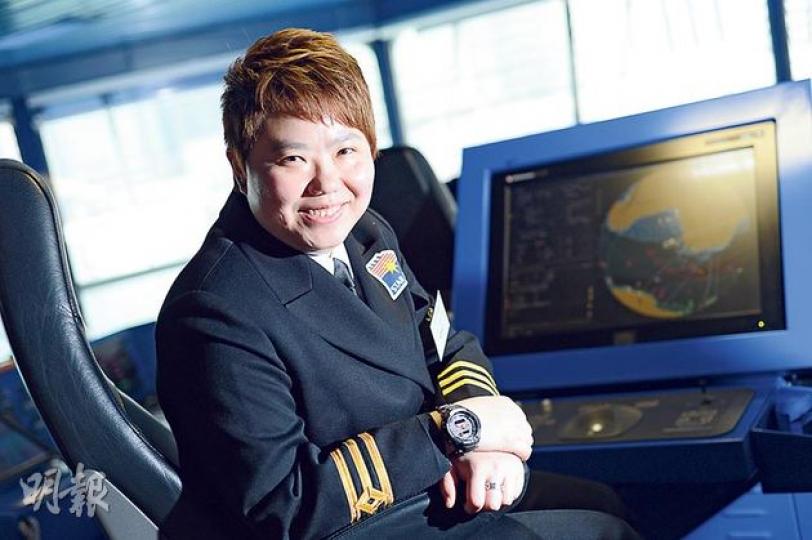 香港首名考獲遠洋輪船長資格的女士陳嘉敏，遇過海盜，又見過風浪奪命，還是鍾情於大海，盼可成為首名遠洋輪船的女船長。（盧翊銘攝）