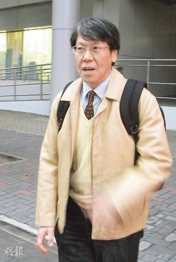 涉於去年乘的士尾隨袁彌明，並出言恐嚇她的工程師周鍾揚，昨在庭上自辯時語氣肯定，更多次焦急地表示有補充。（陳倢朗攝）