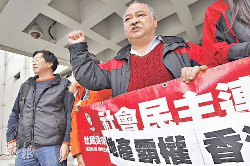 早前敗訴的曾健成（右）表示，會繼續向「地產霸權」宣戰。（李紹昌攝）