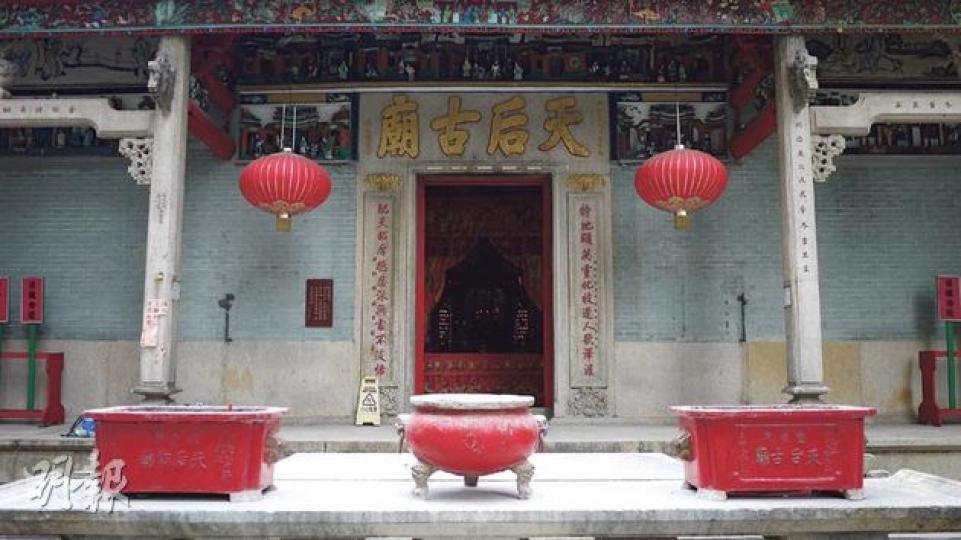 (a)天后廟與紅香爐(林茵攝)(林茵攝)溢利油莊醬園(林茵攝)晶晶甜品(林茵攝)銅鑼灣街市旁肉檔(林茵攝)(林茵攝)(陳淑安攝)華姐清湯腩(旁邊為大利清湯腩)(林茵攝)牛坑腩河 $35(左)、腩汁蘿蔔 $12(右)(林茵攝)(明報製圖) (a)天后廟與紅香爐(林茵攝)(林茵攝)溢利油莊醬園(林茵攝)晶晶甜品(林茵攝)銅鑼灣街市旁肉檔(林茵攝)(林茵攝)(陳淑安攝)華姐清湯腩(旁邊為大利清湯腩)(林茵攝)牛坑腩河 $35(左)、腩汁蘿蔔 $12(右)(林茵攝)(明報製圖)