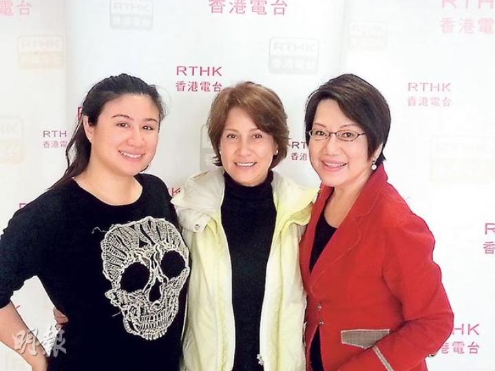 甄妮與女兒接受車淑梅訪問,Melody自爆小時候做錯事會被媽咪打。(微博圖片) 甄妮與女兒接受車淑梅訪問,Melody自爆小時候做錯事會被媽咪打。(微博圖片)