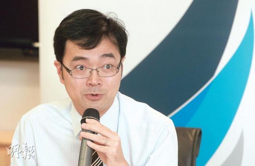 星級基金經理劉國傑認為,隨着QFII額度擴大,A股中境外投資者的比重會持續上升,10年後達到三、四成的機會大,A、H股之估值差距也會日漸收窄。(李澤彤攝) 星級基金經理劉國傑認為,隨着QFII額度擴大,A股中境外投資者的比重會持續上升,10年後達到三、四成的機會大,A、H股之估值差距也會日漸收窄。(李澤彤攝)