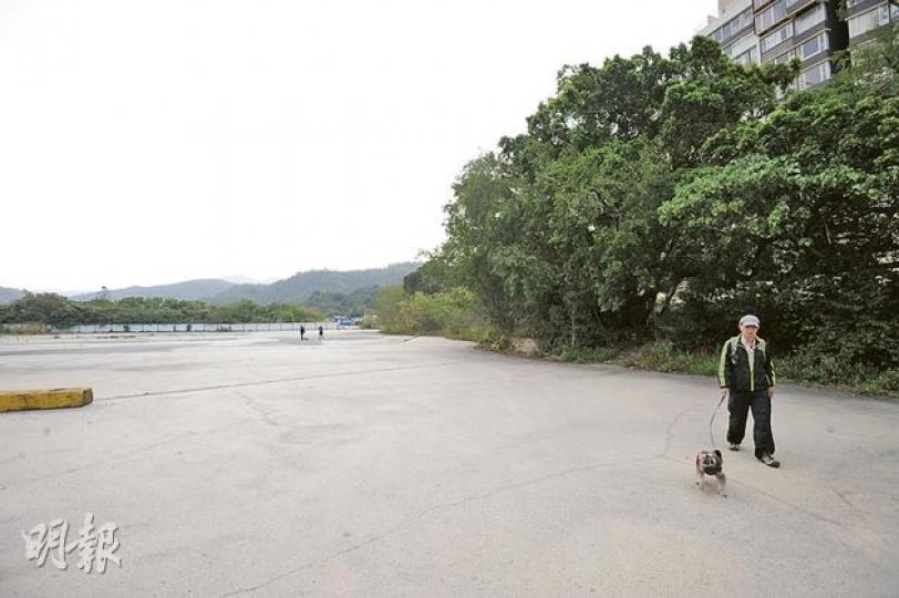 會德豐以13.88億元投得屯門掃管笏第56區限量地，每方呎樓面地價約3,683元，屬市場預期之內；圖右上角為星堤。(尹錦恩攝)