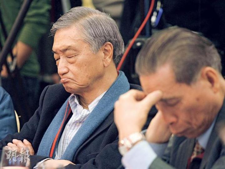 中聯辦宣傳文體部長郝鐵川噚日由清朝康熙講到中國現代化,由中共十八大報告嘅「3個好」講到中國特色社會主義道路嘅5個方向。唔少台下嘅來賓都瞌着咗,圖左係藝人蕭芳芳嘅丈夫、資深傳媒人張正甫。(李紹昌攝) 中聯辦宣傳文體部長郝鐵川噚日由清朝康熙講到中國現代化,由中共十八大報告嘅「3個好」講到中國特色社會主義道路嘅5個方向。唔少台下嘅來賓都瞌着咗,圖左係藝人蕭芳芳嘅丈夫、資深傳媒人張正甫。(李紹昌攝)