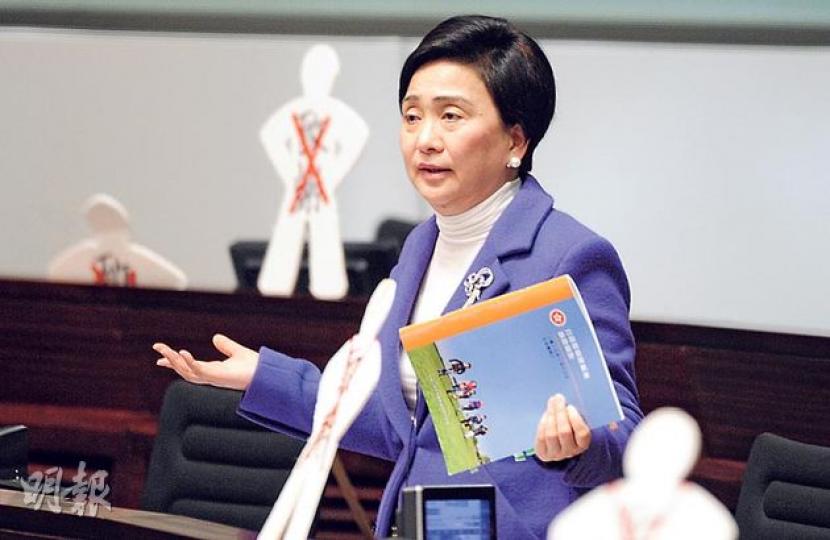 卿姐噚日同梁振英食早餐，晏晝就喺立法會《施政報告》致謝動議辯論時，罵政制部分無料到，民主黨亦對議案投反對票。 （尹錦恩攝）