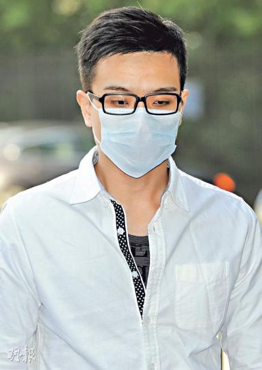 港燈職員鄧英傑憶述，當兩船相撞後，曾指示女友與友人一同手拖手以免走失，但船極快下沉，結果仍然失散，最終二人陰陽相隔。（尹錦恩攝）