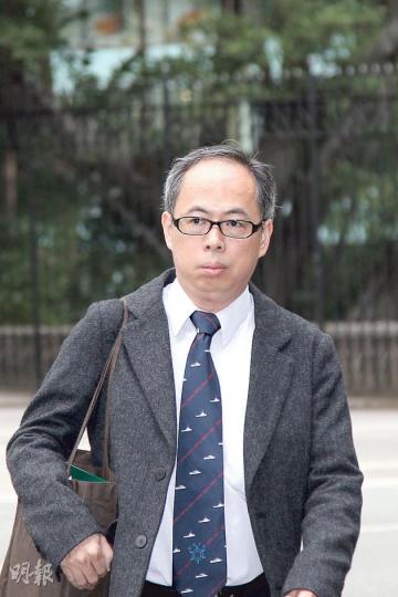 港九小輪公司總經理伍兆緣承認,沒有規定員工定期驗眼,並指增加驗眼次數會較佳。(林俊源攝)英國海事專家Captain Nigel Robert Pryke昨再上庭作供,指海泰號沒按國際慣例「扭右軚」是撞船關鍵。(邱雅錡攝) 港九小輪公司總經理伍兆緣承認,沒有規定員工定期驗眼,並指增加驗眼次數會較佳。(林俊源攝)英國海事專家Captain Nigel Robert Pryke昨再上庭作供,指海泰號沒按國際慣例「扭右軚」是撞船關鍵。(邱雅錡攝)
