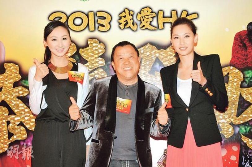 曾志偉有高海寧(左)與徐子珊(右)兩美相伴出席新春團拜好艷福。(攝影:鍾偉茵) 曾志偉有高海寧(左)與徐子珊(右)兩美相伴出席新春團拜好艷福。(攝影:鍾偉茵)