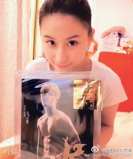 何超蓮從不避忌喜歡肌肉男吳克羣的歌曲。(微博圖片) 何超蓮從不避忌喜歡肌肉男吳克羣的歌曲。(微博圖片)