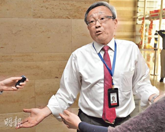 高院裁定華懋慈善基金只是已故龔如心遺產的信託人而非「唯一受益人」,記者昨問龔如心胞弟龔仁心(圖)是否失望?龔仁心回應指「任何事都有成功、有失敗」,但他嘆謂「現時乜都做唔到」,而龔家會在詳細研究判辭後才決定是否上訴。(葉家豪攝) 高院裁定華懋慈善基金只是已故龔如心遺產的信託人而非「唯一受益人」,記者昨問龔如心胞弟龔仁心(圖)是否失望?龔仁心回應指「任何事都有成功、有失敗」,但他嘆謂「現時乜都做唔到」,而龔家會在詳細研究判辭後才決定是否上訴。(葉家豪攝)