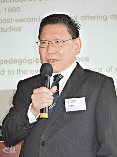 恒管署理校長方梓勳(圖)指出,學院計劃於2015年向政府申請升格,但估計審批需時,料距今仍需5至6年。(勞雅文攝) 恒管署理校長方梓勳(圖)指出,學院計劃於2015年向政府申請升格,但估計審批需時,料距今仍需5至6年。(勞雅文攝)