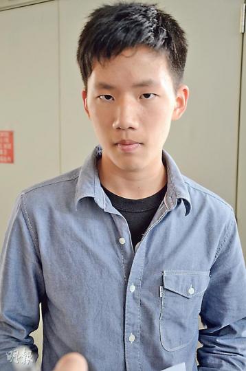 在廣州讀國際學校的葉同學指出,去年曾到男拔參觀,認為該校環境優美,而且運動設備齊全,符合自己平時愛踢波及游泳的喜好,故選擇到男拔升學。(丁灝嵐攝) 在廣州讀國際學校的葉同學指出,去年曾到男拔參觀,認為該校環境優美,而且運動設備齊全,符合自己平時愛踢波及游泳的喜好,故選擇到男拔升學。(丁灝嵐攝)
