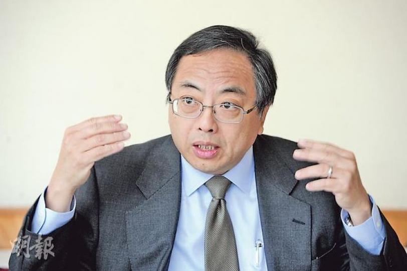 10年前SARS一役,全憑港大研究小組專家找出冠狀病毒為SARS源頭,港大校長徐立之當年為協助前線教授破解謎團,在幕後居中統籌協助,包括設立數千萬元SARS研究基金,以及聯絡多倫多大學實驗室要求借調儀器。(尹錦恩攝) 10年前SARS一役,全憑港大研究小組專家找出冠狀病毒為SARS源頭,港大校長徐立之當年為協助前線教授破解謎團,在幕後居中統籌協助,包括設立數千萬元SARS研究基金,以及聯絡多倫多大學實驗室要求借調儀器。(尹錦恩攝)