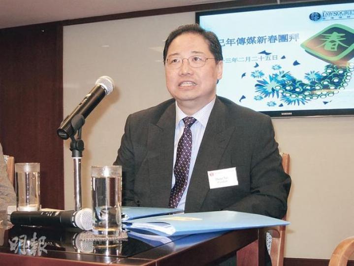 律師會長葉禮德拒評論對「佔領中環」的看法,但稱從法律角度,不建議任何人違法。(林凱旻攝) 律師會長葉禮德拒評論對「佔領中環」的看法,但稱從法律角度,不建議任何人違法。(林凱旻攝)