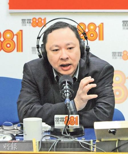 港大法律學院副教授戴耀廷昨接受商台訪問時表示,「佔領中環」並非「搞革命、鬥爭」,亦不涉及暴力。(葉思雅攝) 港大法律學院副教授戴耀廷昨接受商台訪問時表示,「佔領中環」並非「搞革命、鬥爭」,亦不涉及暴力。(葉思雅攝)