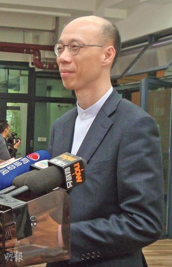 環境局長黃錦星說,未來數年是建造業高峰期,預料建築物廢料會增加,擬與建築業界組成聯盟商討減少廢物方法。(邱雅錡攝) 環境局長黃錦星說,未來數年是建造業高峰期,預料建築物廢料會增加,擬與建築業界組成聯盟商討減少廢物方法。(邱雅錡攝)