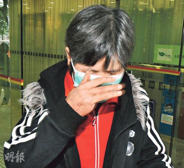 花園街大火倖存者陳云嬌(圖)在火災中失去結婚40年的丈夫吳巨謀,其手腳及臉部多處留有疤痕,雙眼視力嚴重受損,右手尾指被切除。她昨在庭上作供時憶起丈夫,一度情緒失控,不住哭泣。(劉焌陶攝) 證人謝祥坤(圖)的兒子謝啓宏及女友廖海燕,案發時同居於花園街194號5B劏房,事後分別受傷及喪生,謝父形容其子至今仍不肯踏足花園街及彌敦道一帶。(陳倢朗攝) 花園街大火倖存者陳云嬌(圖)在火災中失去結婚40年的丈夫吳巨謀,其手腳及臉部多處留有疤痕,雙眼視力嚴重受損,右手尾指被切除。她昨在庭上作供時憶起丈夫,一度情緒失控,不住哭泣。(劉焌陶攝) 證人謝祥坤(圖)的兒子謝啓宏及女友廖海燕,案發時同居於花園街194號5B劏房,事後分別受傷及喪生,謝父形容其子至今仍不肯踏足花園街及彌敦道一帶。(陳倢朗攝)